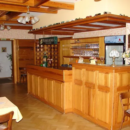 מלון Hotel-restaurant-adler 3*